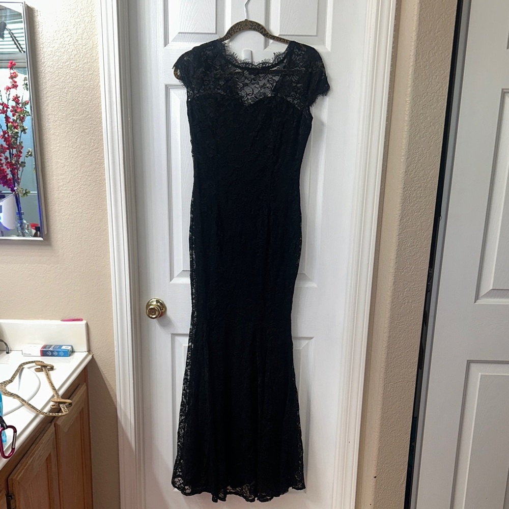 Elegant Black Lace Maxi Dress